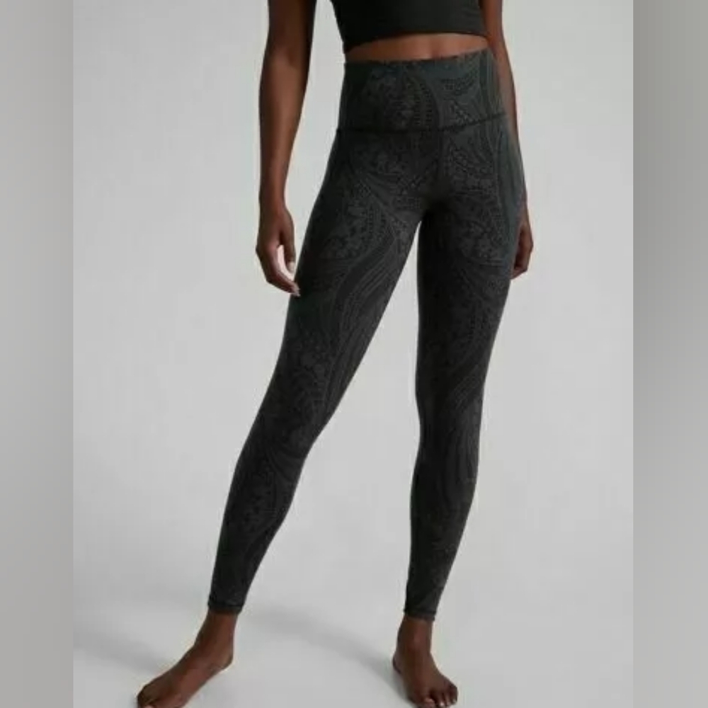 Athleta Elation Textured Black and Grey Geometric Pattern Leggings